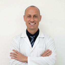 Dr. Bruno Novais, médico