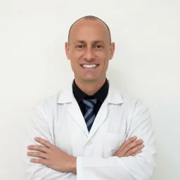 Dr. Bruno Novais, médico