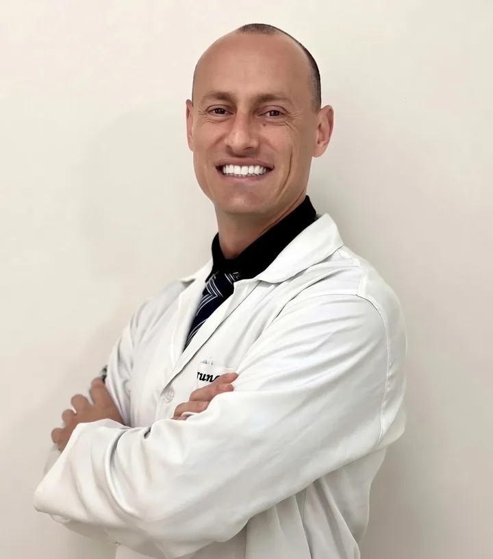 Dr. Bruno Novais, médico